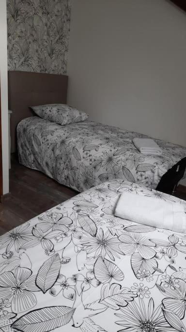 Les Galipes Apartment Hautvillers Bagian luar foto